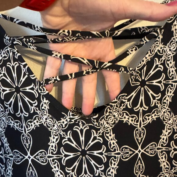 ❤️SPRING/SUMMER BLACK PRINT TOP w/STRAPPY DETAIL  PLUS 2X     #F - Picture 5 of 8